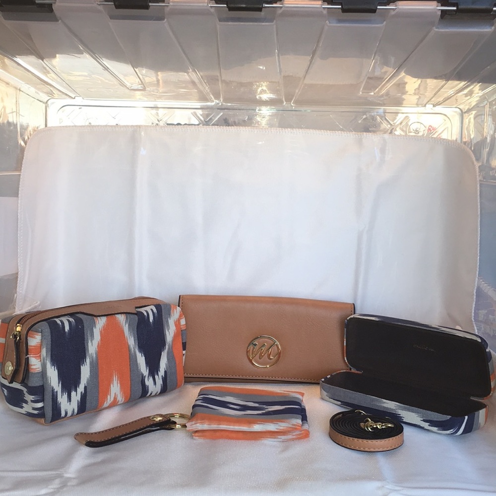 Emilie M Essential Gift Box Set - Picture 9 of 9